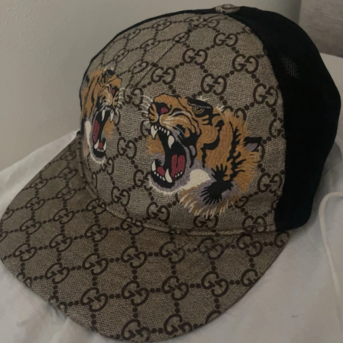 Gucci keps med tiger och GG-mönster