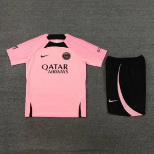 PSG Set - Paris Saint Germain Shorts och T-shirt set. finns i alla storlekar och fler färger. Hör av er vid minsta fundering😁