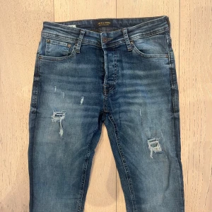 Jack & joens jeans  - Jack & Jones jeans | Skick - 9/10 | Size - 30/32 |  Fraktar via postnord eller instabox på köparens bekostnad | Hör av dig vid minsta fråga eller fundering // RDL