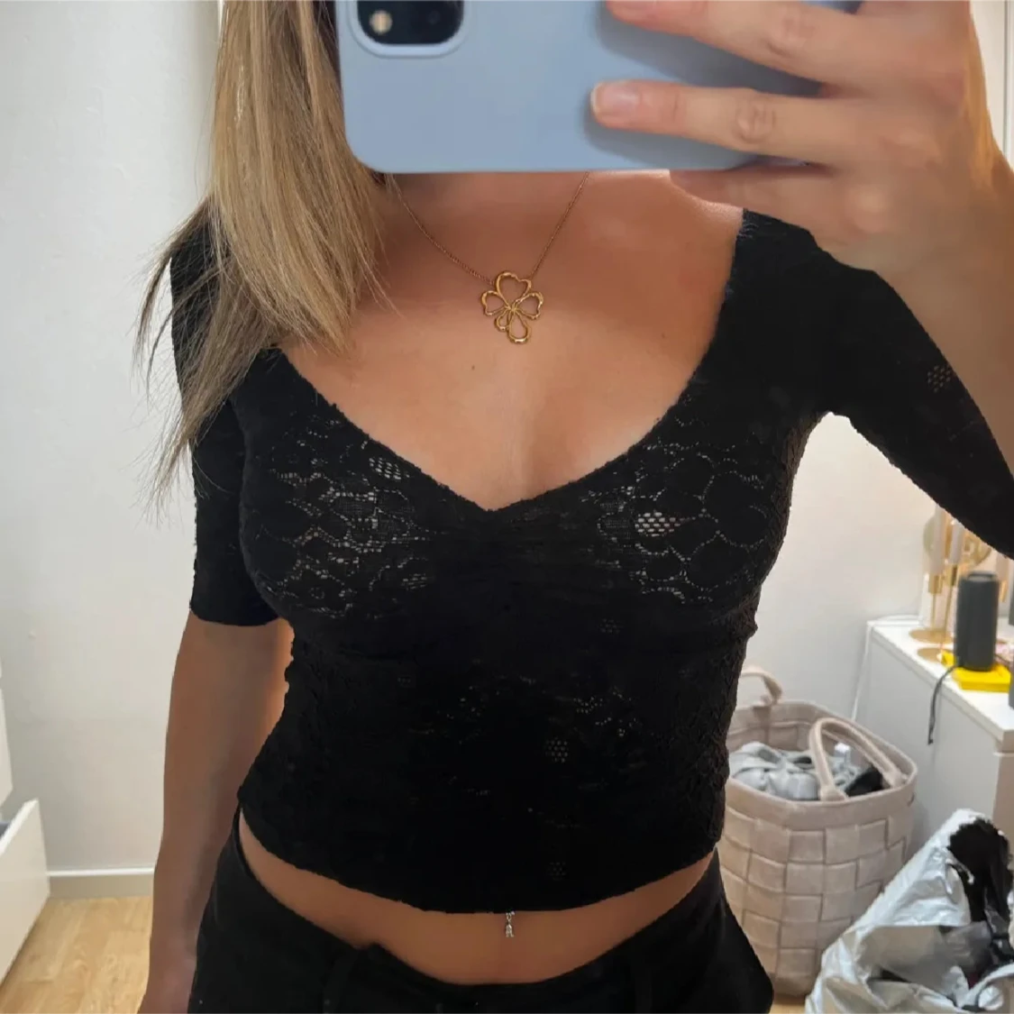 Svart spetsig croppad blus
