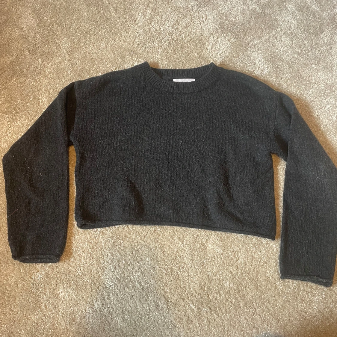 Svart stickad croppad tröja Zara