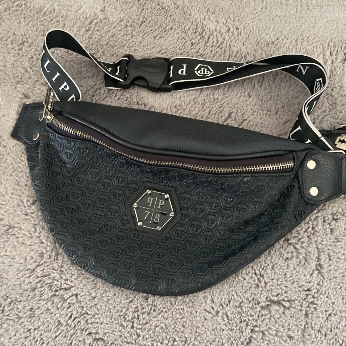 Svart magväska från Philipp Plein - 2