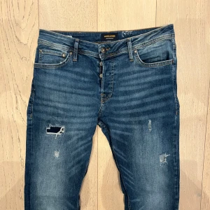 Jack & Jones jeans  - Jack & Jones jeans | Skick - 9/10 | Size - 33/32 |  Fraktar via postnord eller instabox på köparens bekostnad | Hör av dig vid minsta fråga eller fundering // RDL