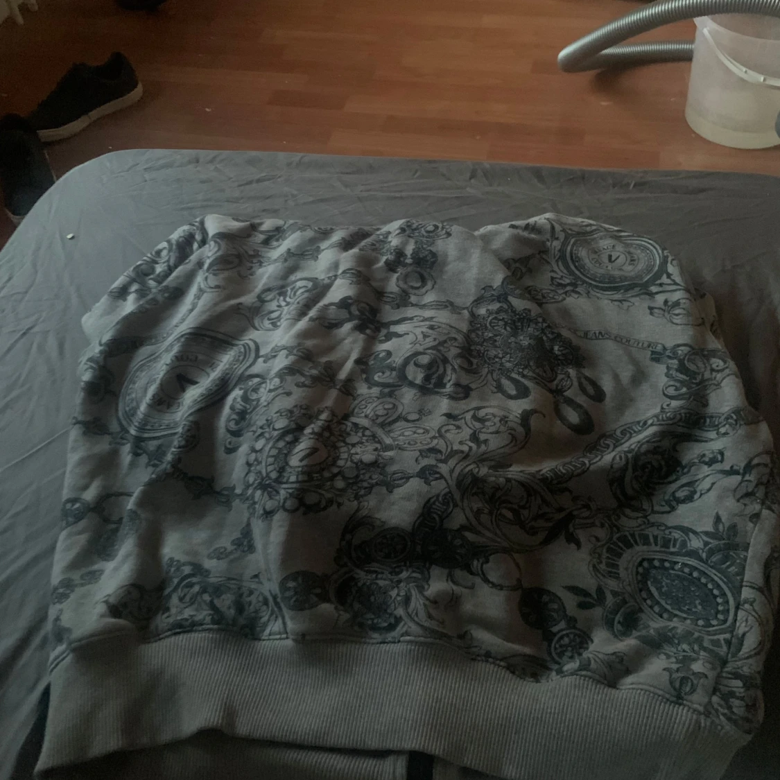 Grå hoodie från Versace Jeans Couture - 4