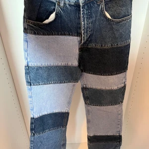 Coola jeans  - Jättecoola jeans i blåa nyanser från Subdued. 
