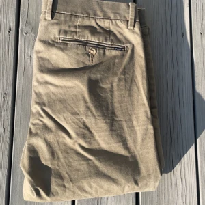  chinos från Polo Ralph Lauren - Säljer dessa snygga Ralph Lauren chinosen! Storlek : w30 L32 | skick 7/10 | hör av dig vid fråga! 