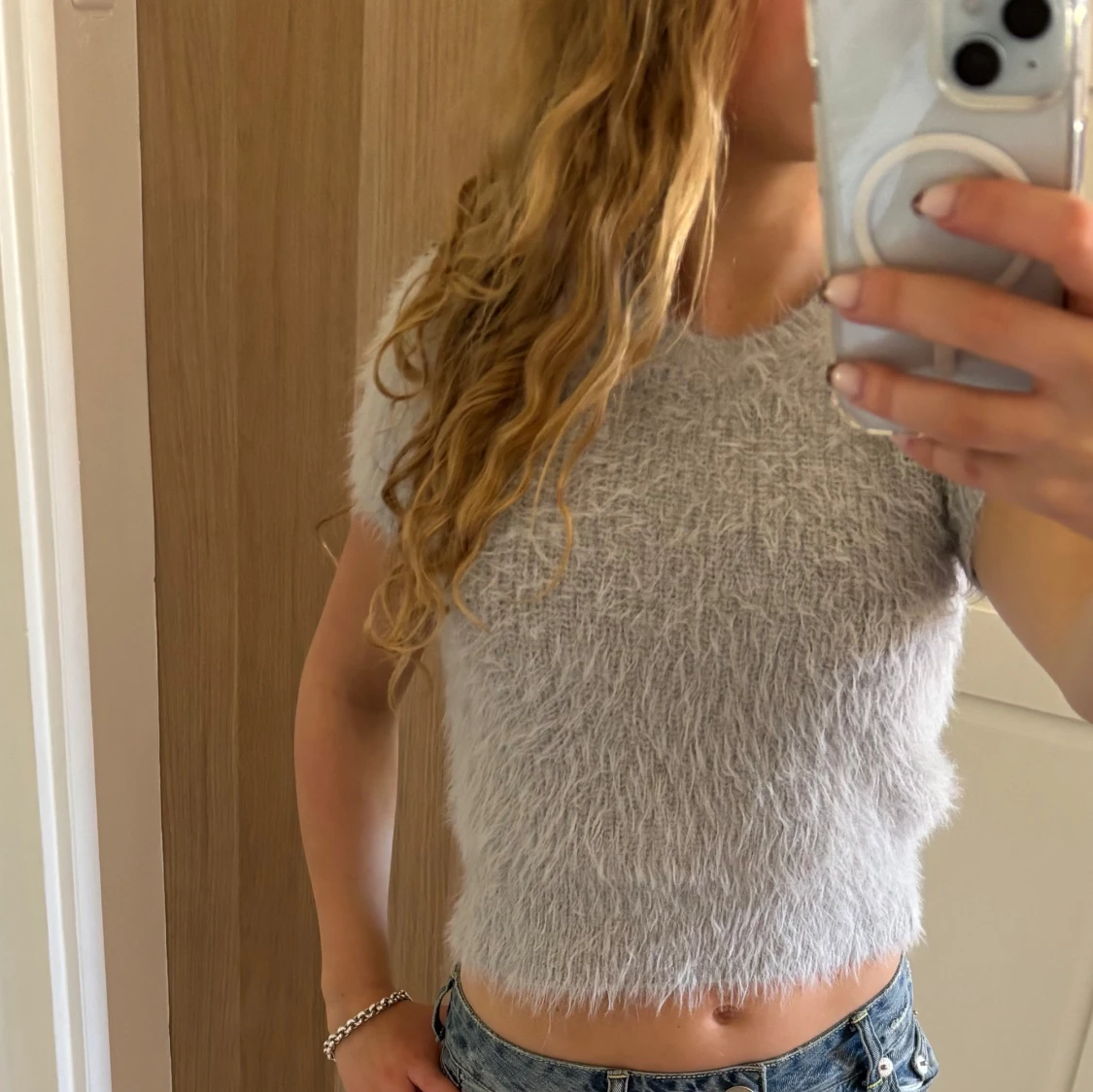 Ljusgrå fluffig kortärmad topp - 2