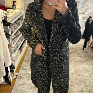 Leopardmönstrad kappa  - Leopardmönstrad kappa i S