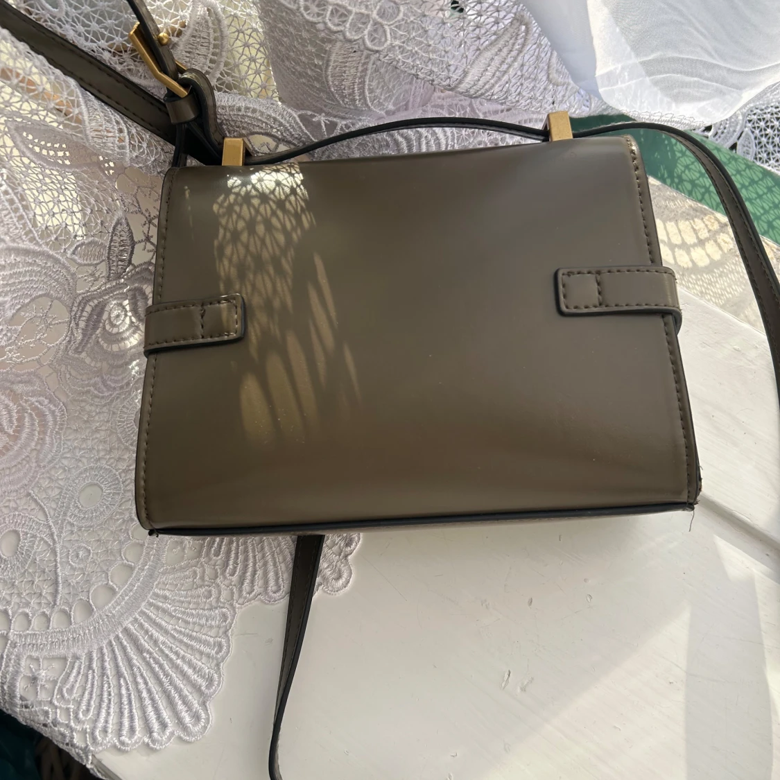 Olivgrön axelväska från H&M - 1