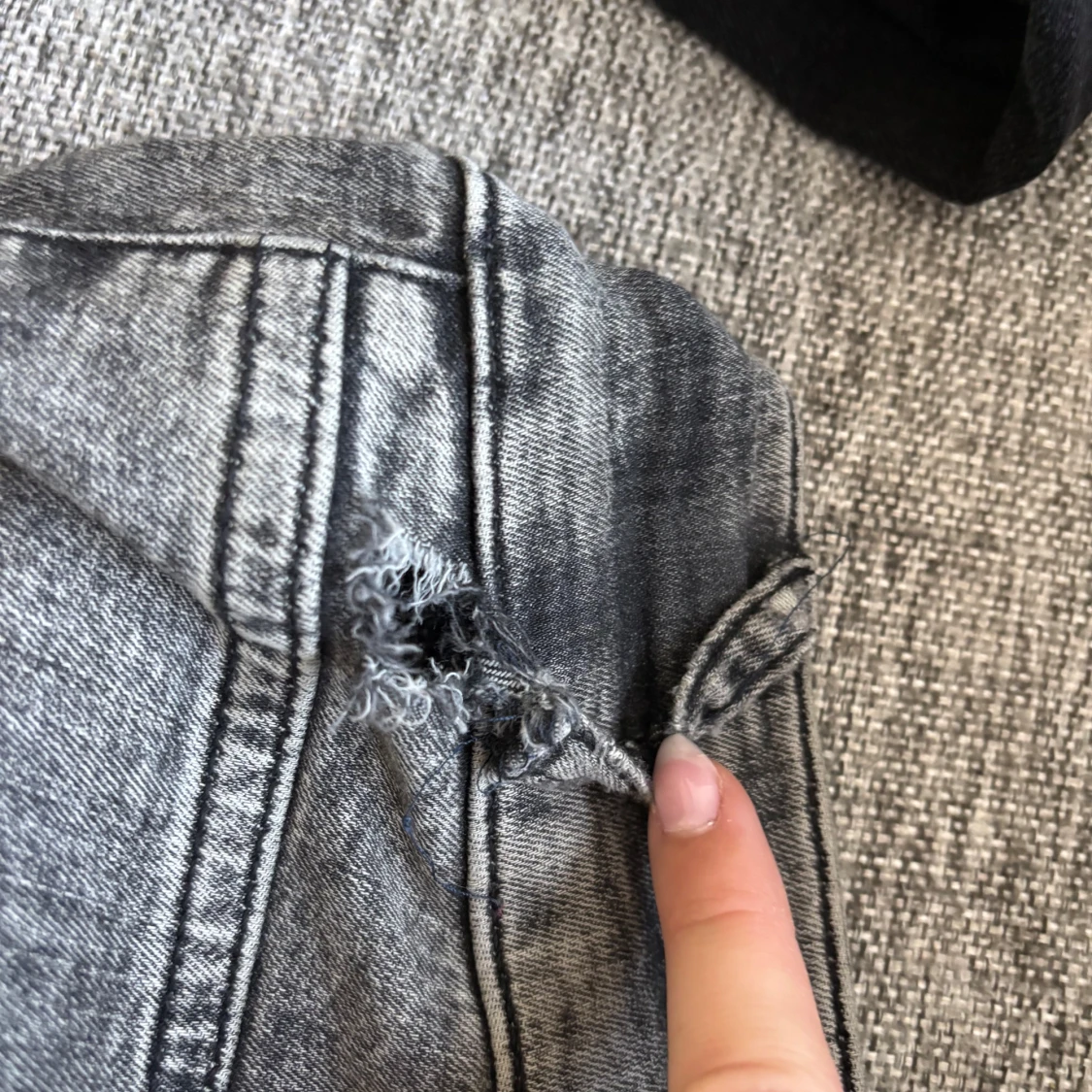 Grå bootcut jeans från NLY Jeans - 3