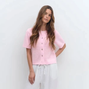 Rosa stickad kofta  - Jättefin stickad tröja från ginatricot!! Helt oanvänd med prislapp kvar💗