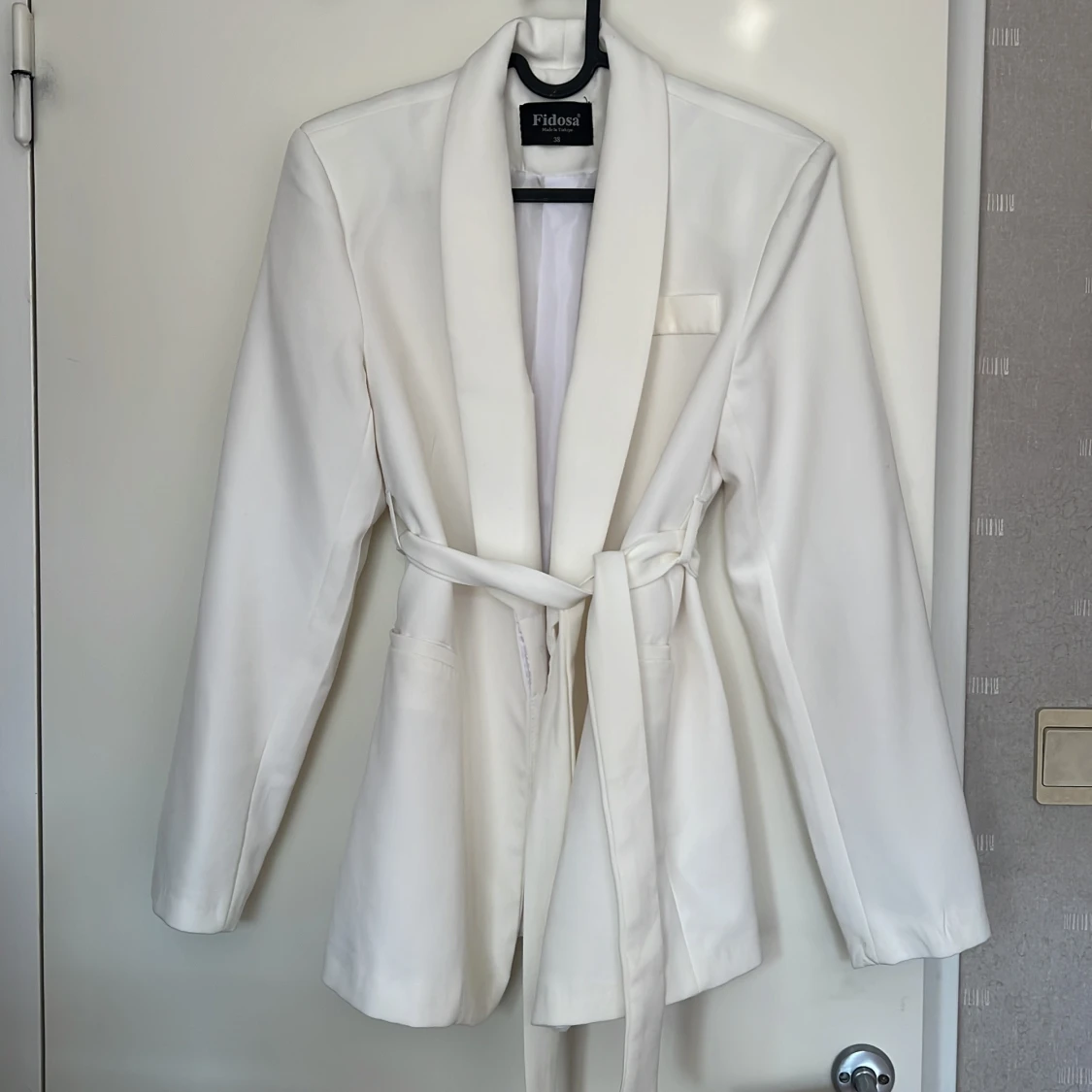 Vit kavaj med bälte från Fidosa - 2