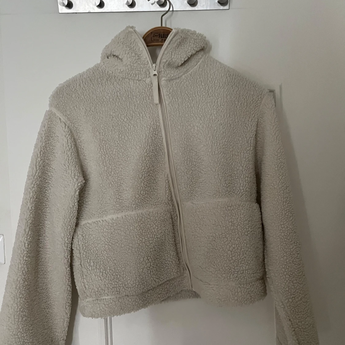 Beige teddyjacka från H&M - 1