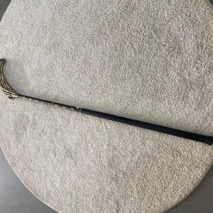 Innebandy klubba zone - Nu säljer jag en zone klubba som orginalpriset på klubban är 2200kr. Innebandyklubban är aldrig använd eftersom jag blev skaddad och nu är den för liten.