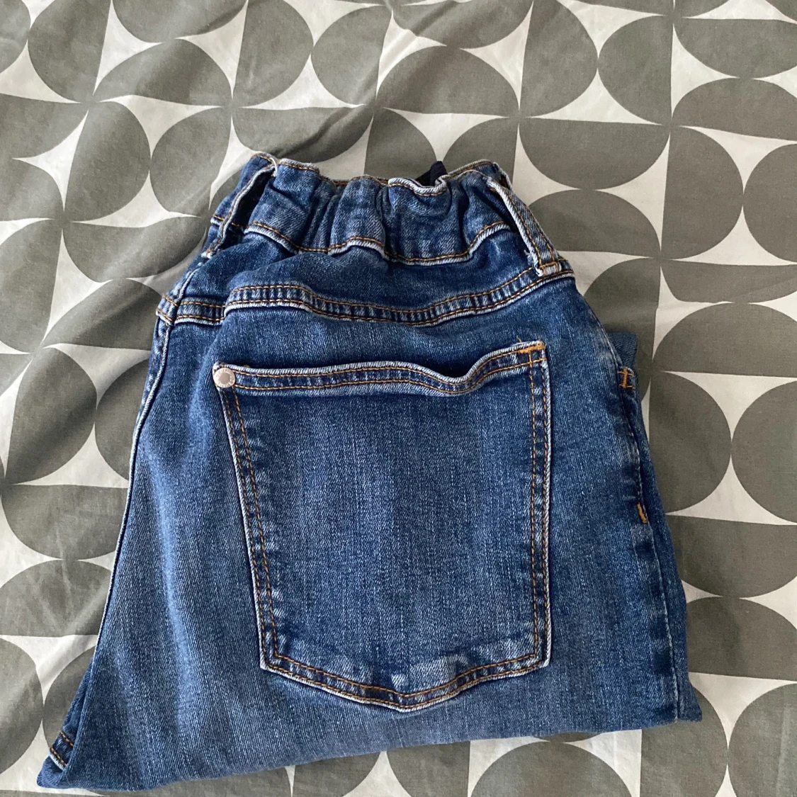 Blå tapered jeans från H&M, stl 170