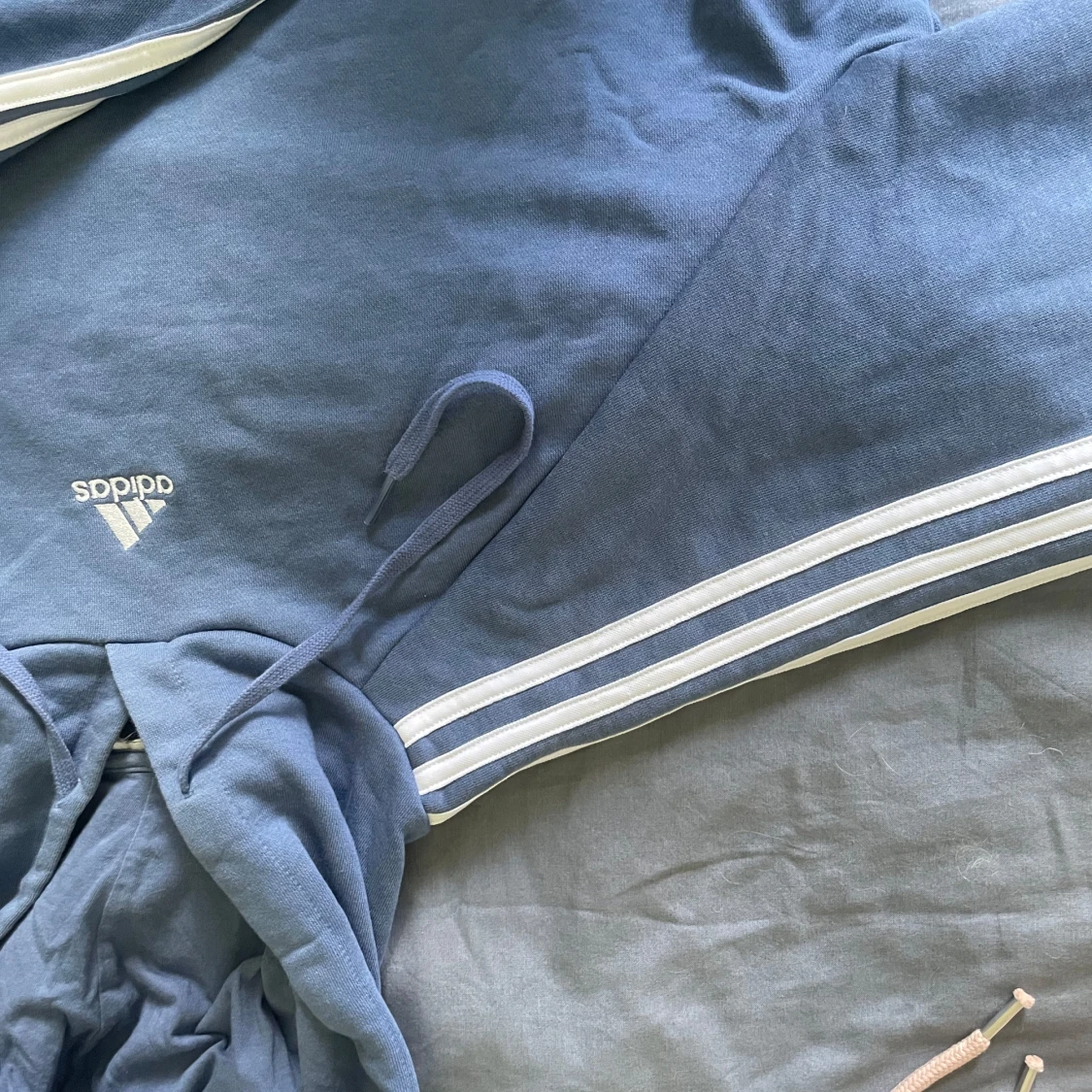 Blå adidas hoodie  - 1