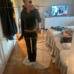 Juicy byxor - Snygga byxor från juicy couture!!! Strl xxs men passar mig med xs🥰