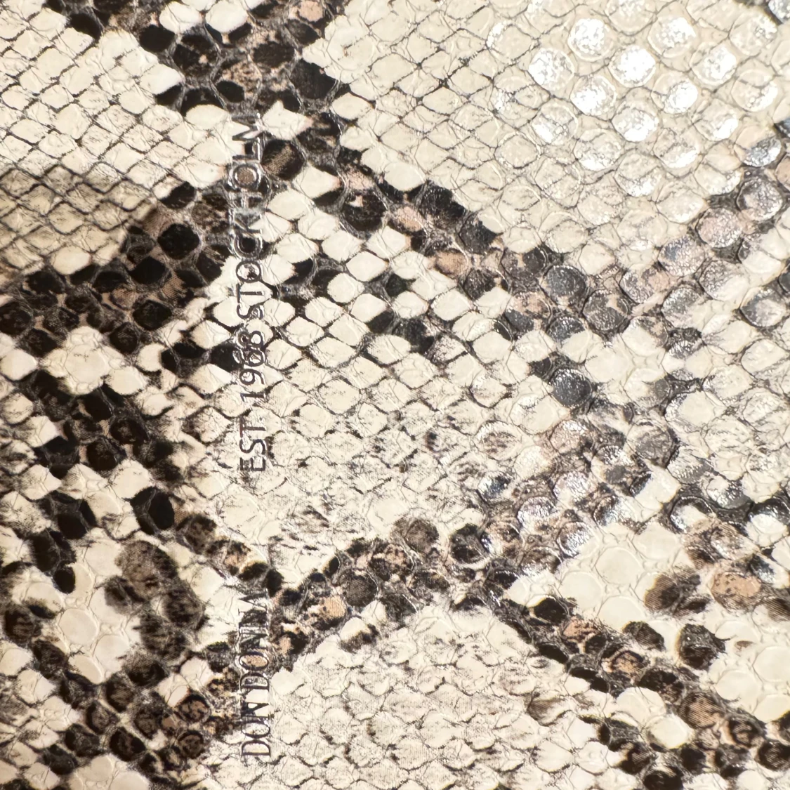 Axelväska i ormmönstrat skinn Dondonna - 3