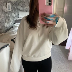 tröja från ginatricot - Säljer denna fina tröja för den inte kommer till användning!