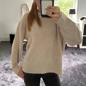 Stickad tröja - Fin stickad tröja som jag inte använder längre. Kontakta vid intresse🤍