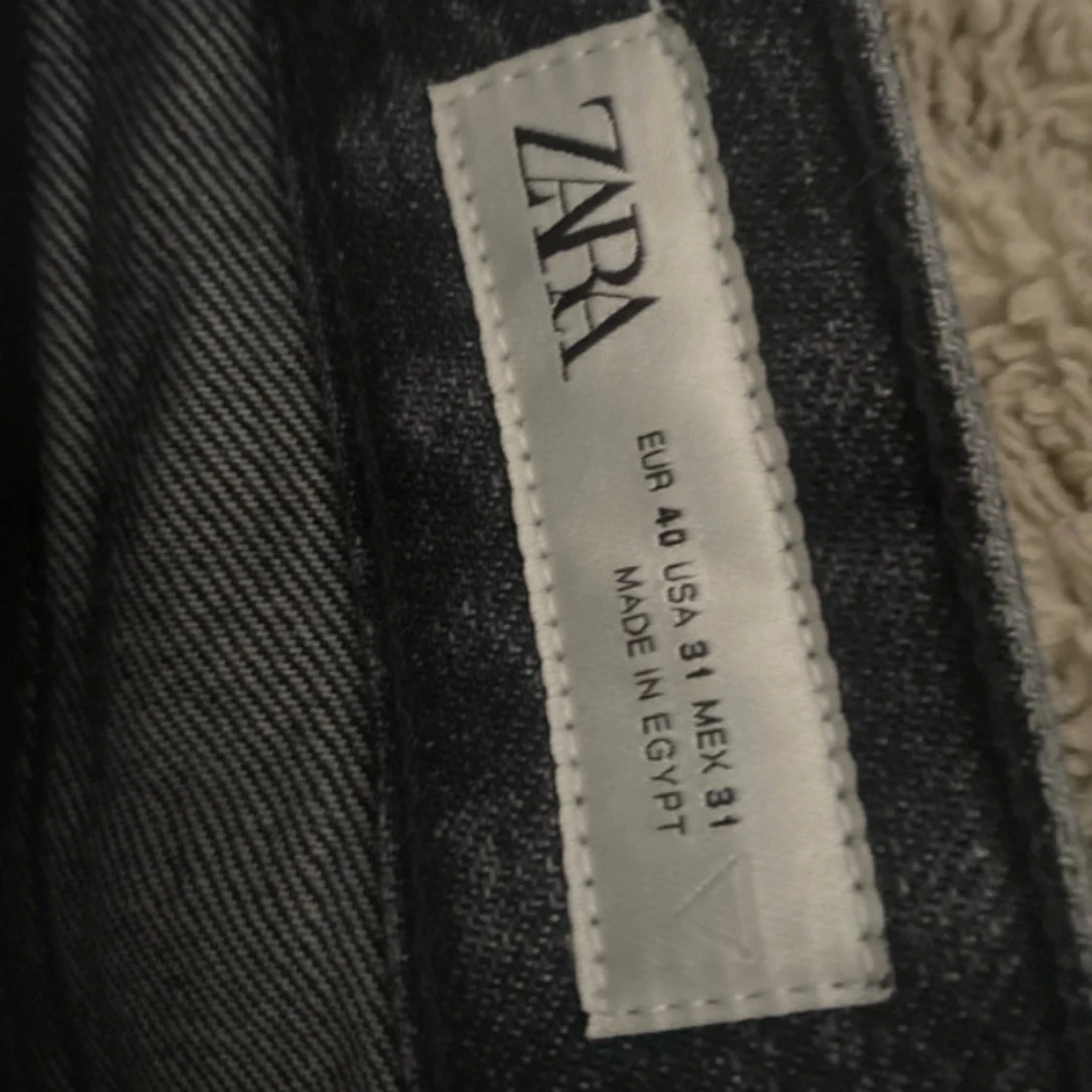 Svarta flared  jeans från Zara, stl 40 - 3