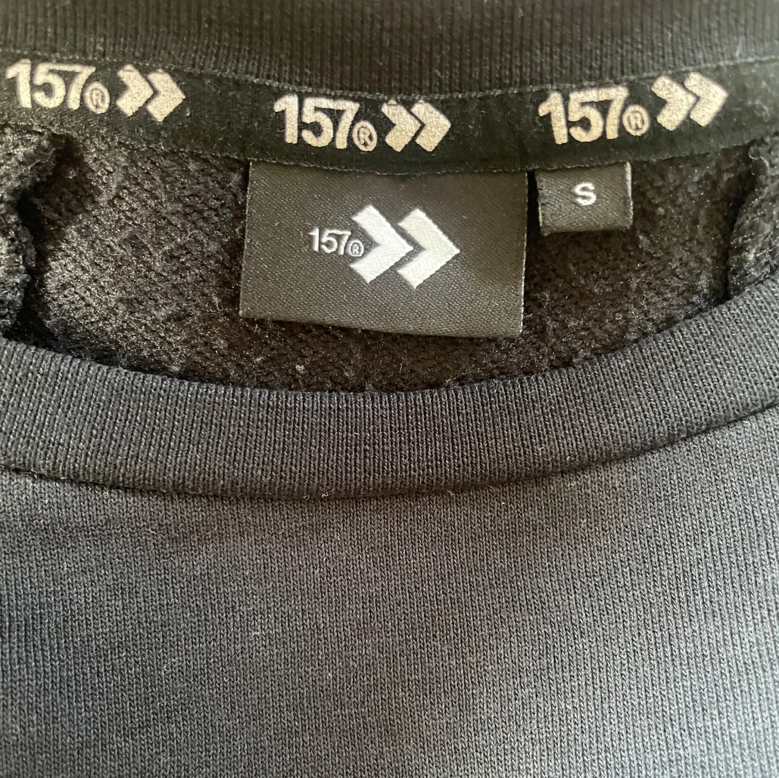 Svart tränings tjocktröja  - 3