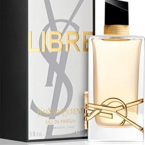 Yves Saint Laurent Libre Eau de Parfum - Lyxig parfymflaska med transparent glas och ljusgul vätska, dekorerad med guldiga YSL-detaljer och en svart asymmetrisk kork. Kommer i elegant förpackning med guld och silvertryck. Perfekt för dig som gillar exklusiv design och ikoniska dofter. Är utomlands för tillfället därav bilderna från internet. De är en obruten förpackning.