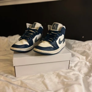 Nike Air Jordan  - Säljer mina jordans då de är för små för mig nu, priset kan diskuteras.        Skick: 7/10