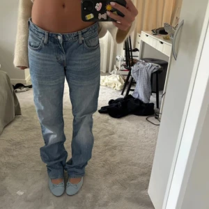 Lågmidjade jeans  - Super fina lågmidjade jeans som tyvärr inte kommer till användning längre storlek 28/34 💗
