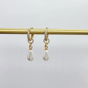 Silver 925 örhängen med pärldroppar - Snygga örhängen i guld Siver 925