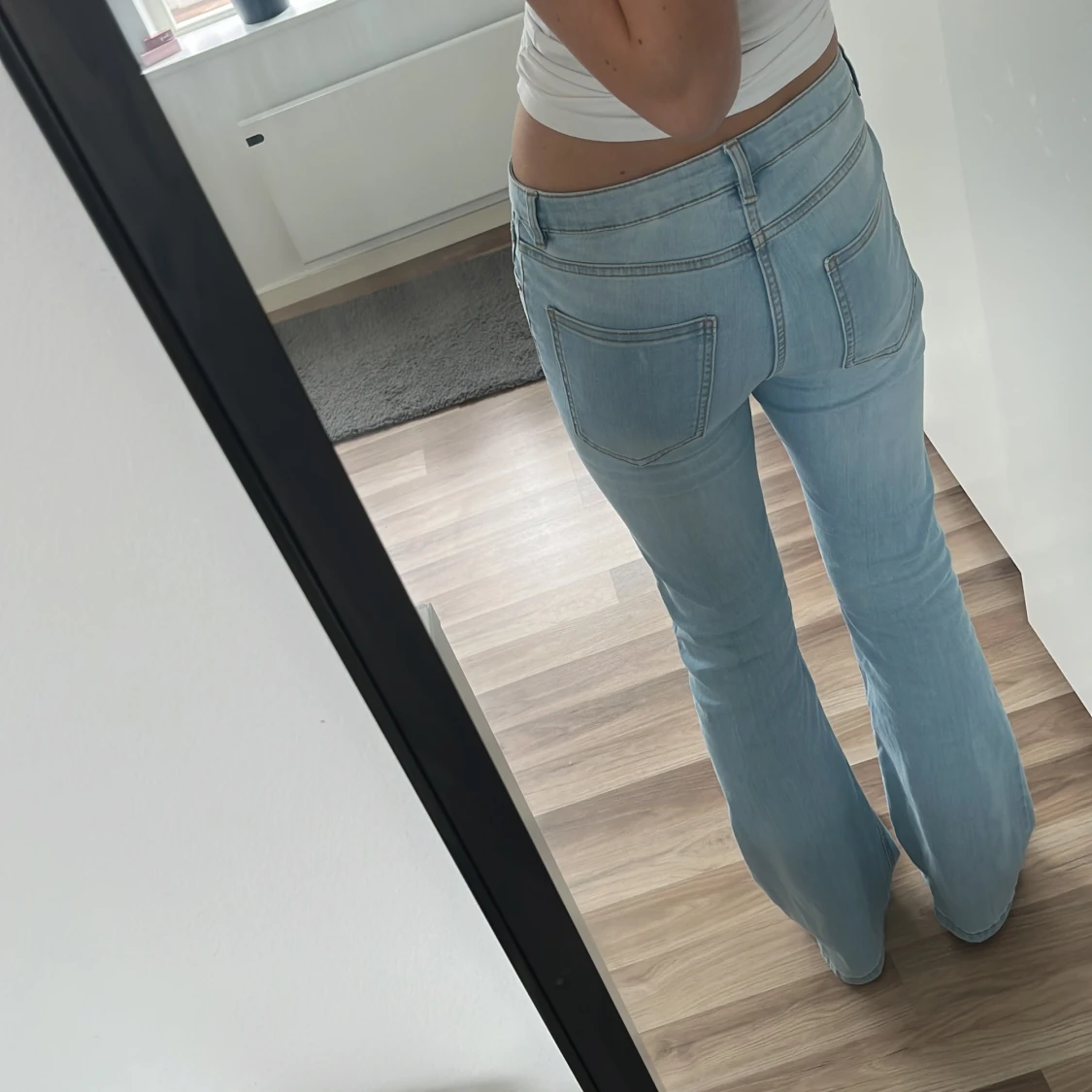 Ljusblå bootcut jeans  - 1
