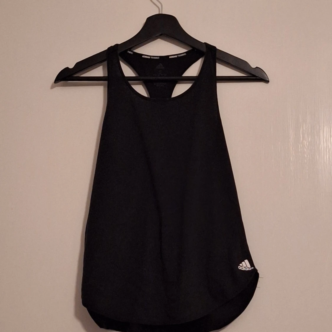 Svart linnetopp från Adidas