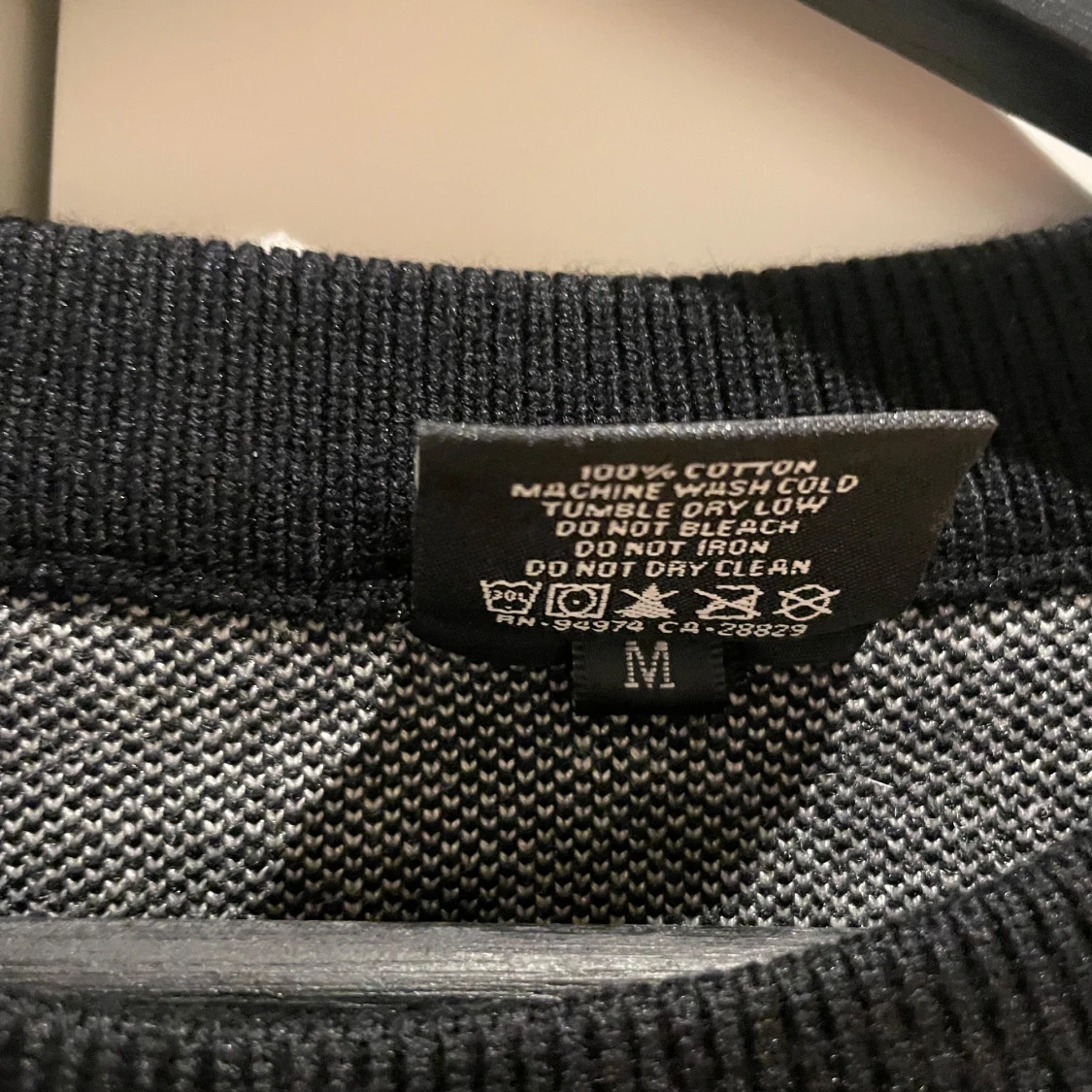 Svart stickad  tröja från Stüssy - 2