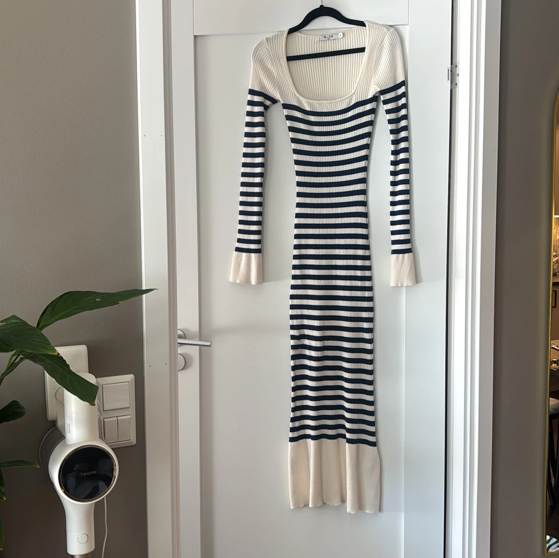 Randig långklänning från NA-KD - 1