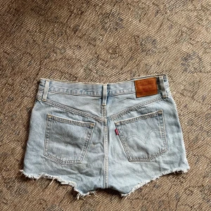 Levi's 501 ljusblå jeansshorts W29 - Ljusblå Levi's 501 jeansshorts. Storlek W29. 