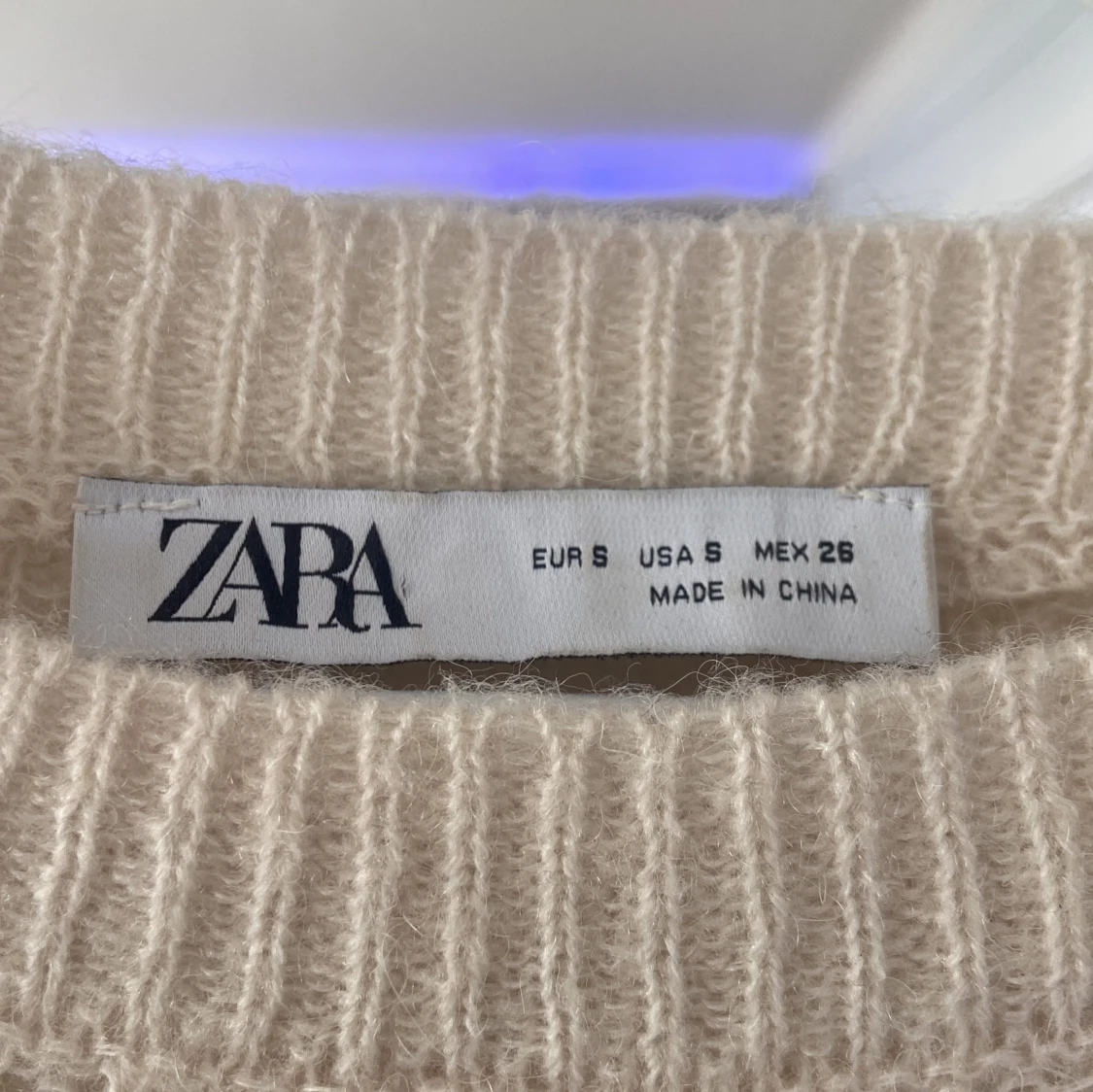 Stickad tröja med spets från Zara - 2