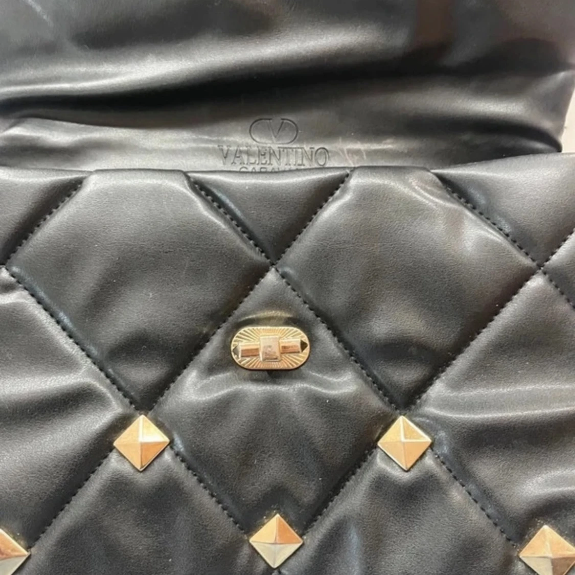 Svart quiltad axelväska med nitar Valentino - 3