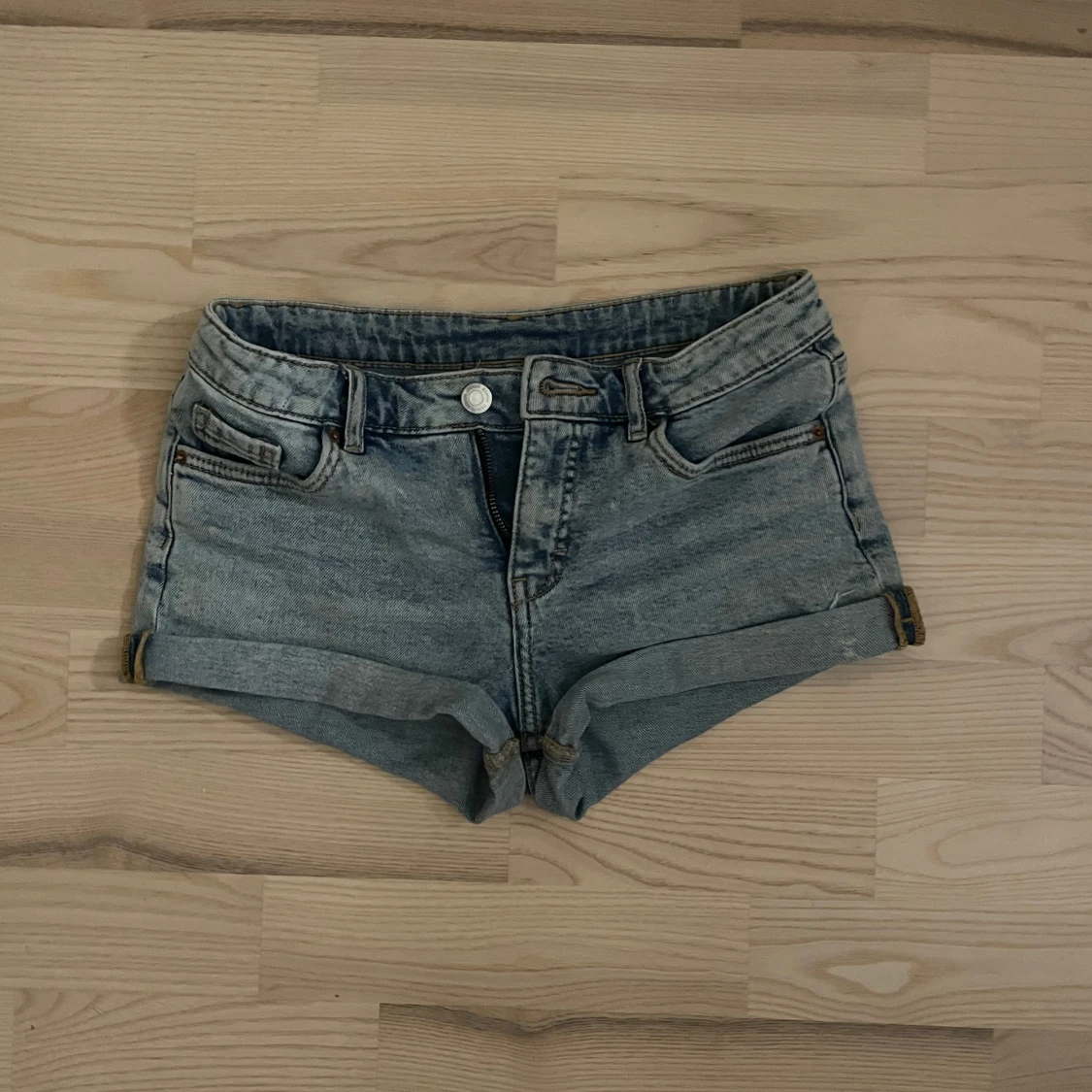 Low waist jeans shorts
