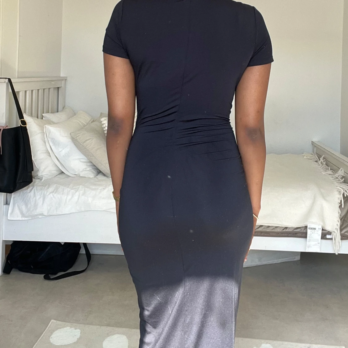 Svart långklänning med kort ärm - 2