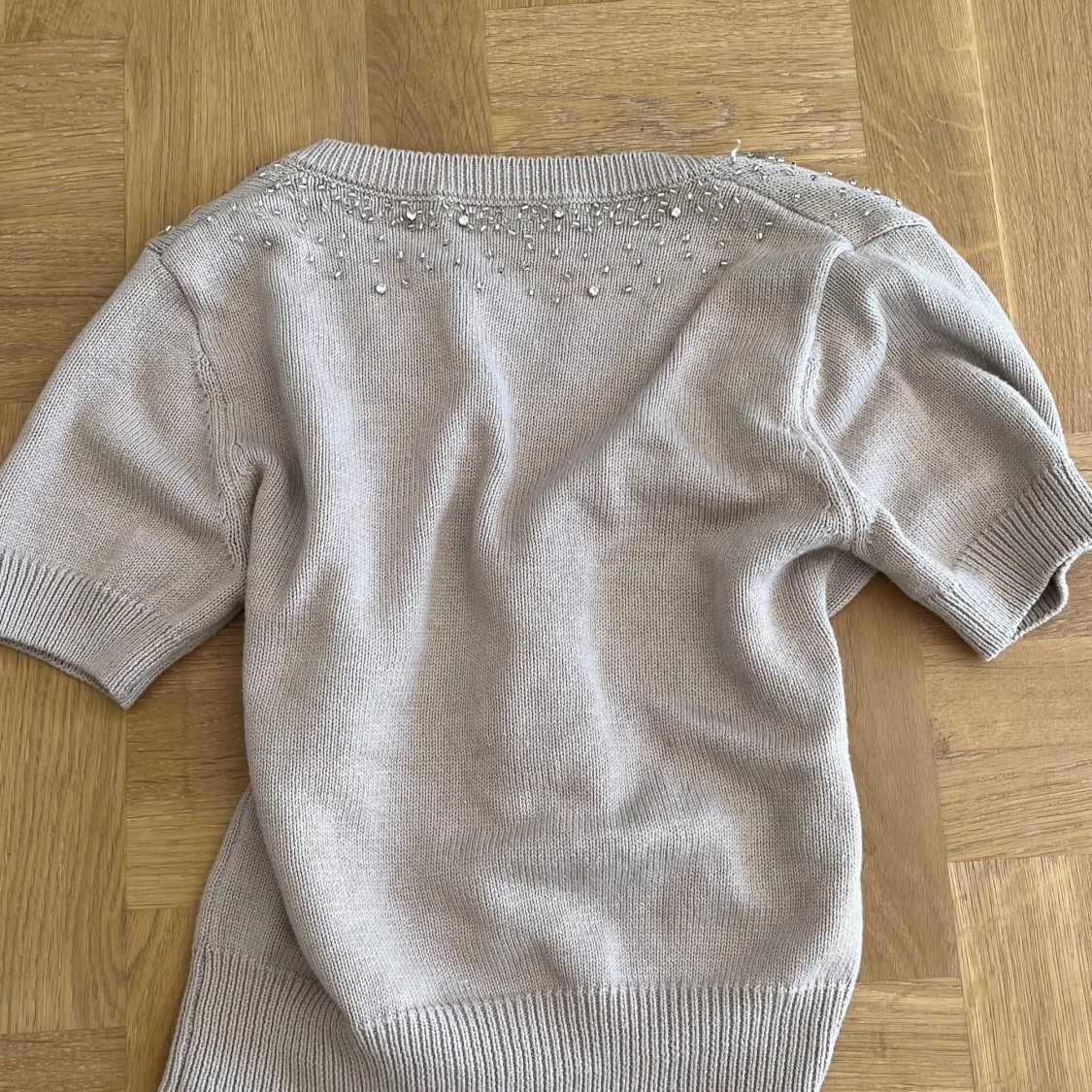 Beige kofta med pärlor från Zara - 1