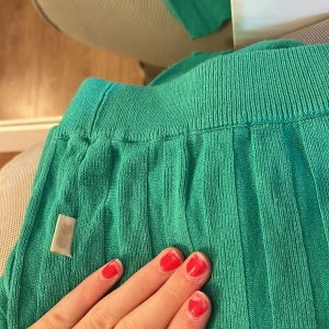 Kjol från Pernilla Wahlgren  - Kjol från Pernilla Wahlgren i storlek S!