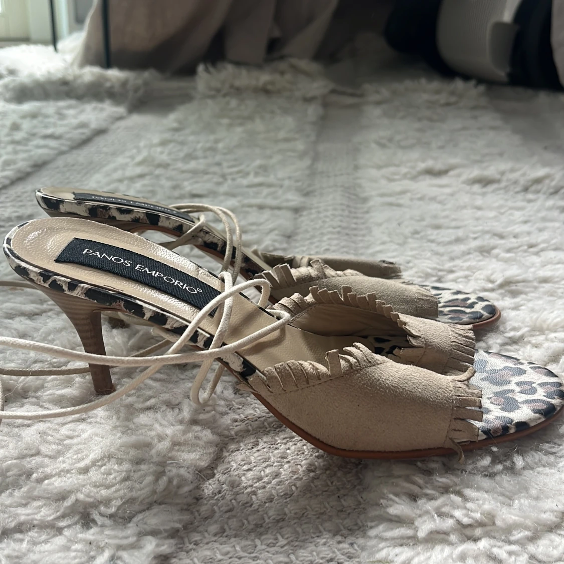 Leopardmönstrade klackskor med fransar - 2