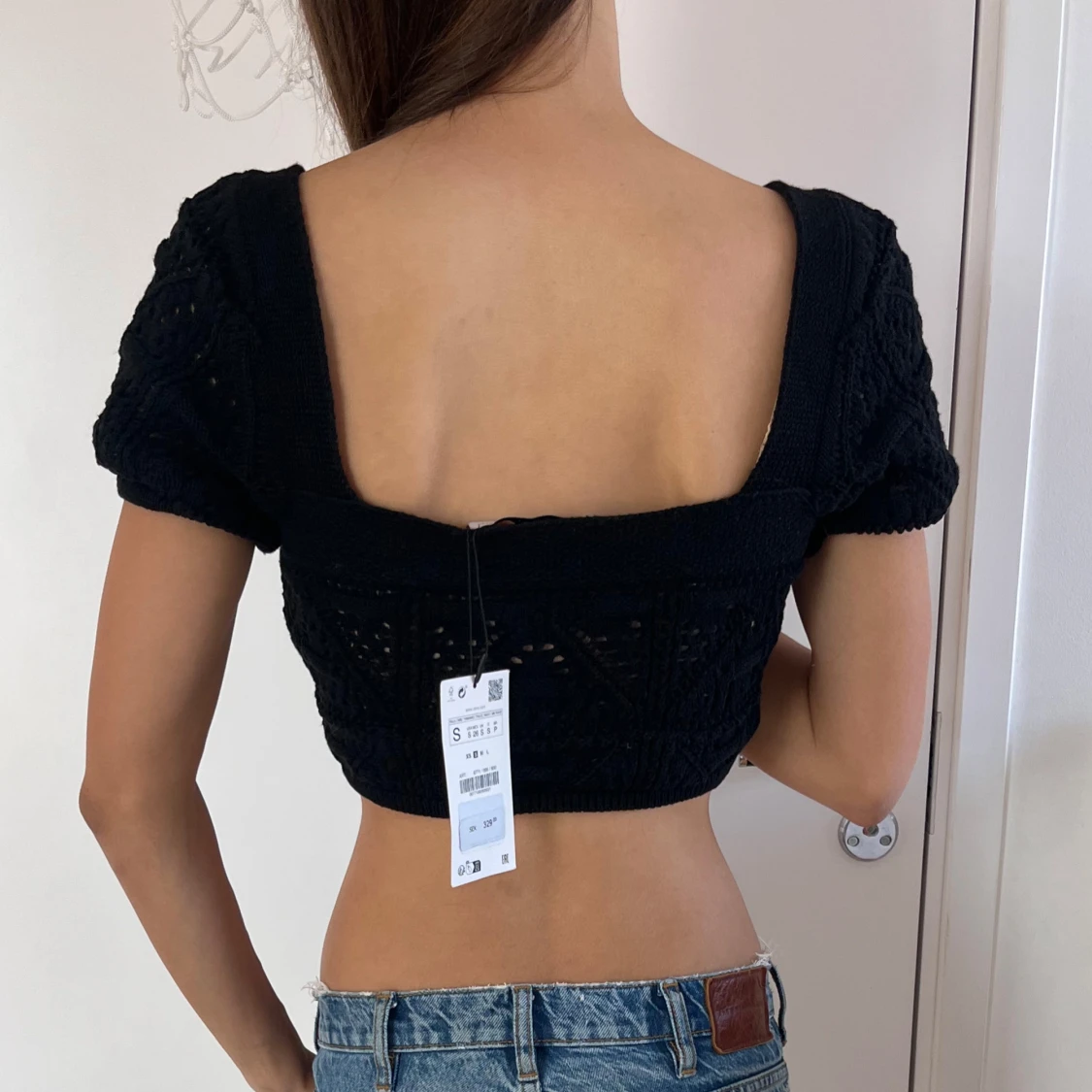 Svart stickad croppad topp - 1