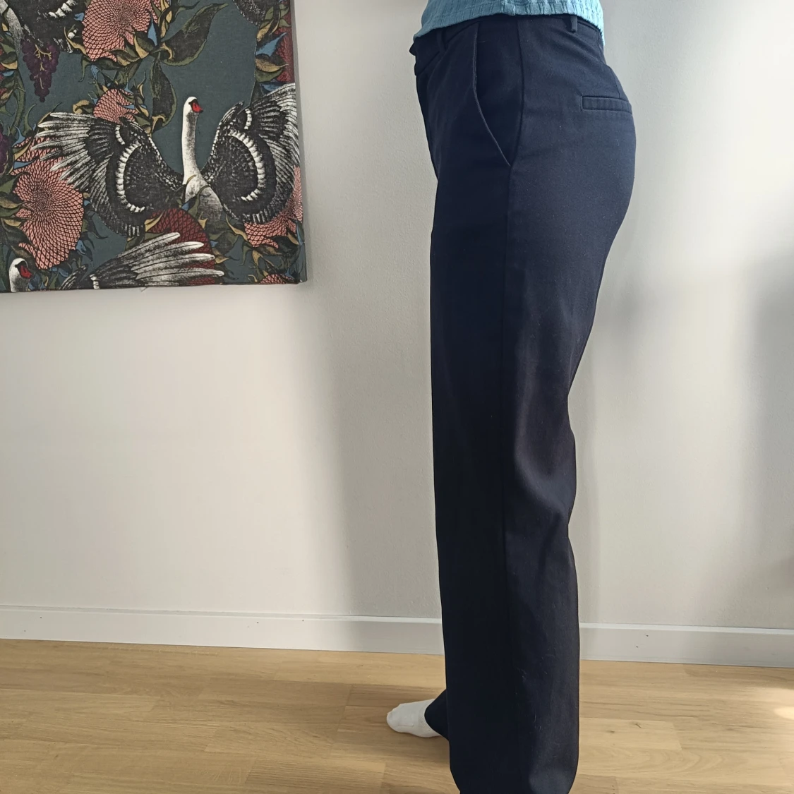 Svarta kostymbyxor med utsvängda ben - 2