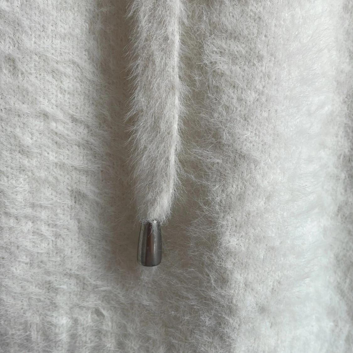 Vit fluffig hoodie från H&M - 3