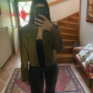 Nelly skinjacka - Knappt använd 🩷