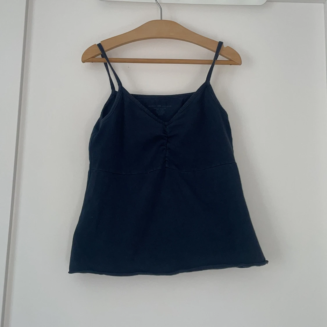 Mörkblå linnetopp från Brandy Melville