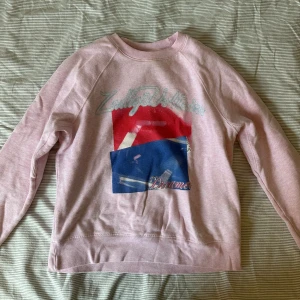 Rosa sweatshirt Zadig & Voltaire - Ljusrosa tröja från Zadig & Voltaire som inte kommer till användning. Den är i bra skick och använd få gånger 💓