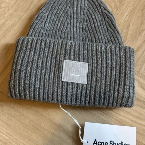 Acne Studios Beanie - Oanvänd 
