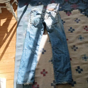 Vintage dolce & gabbana jeans - Säljer dessa snygga dolde gabbana jeans, de är i bra skick och riktigt coola. Tyvärr lite långa för mig. Hör dig om du har frågor!